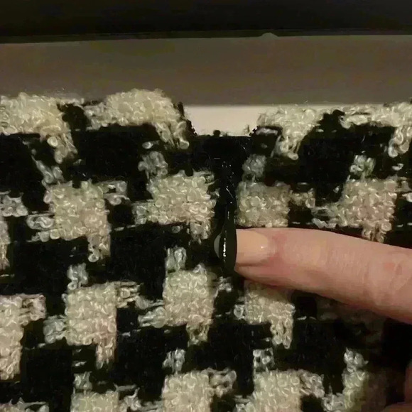 Liz Clairborne Houndstooth Lined Pencil Skirt size 12 petite, classic style! - Picture 5 of 7